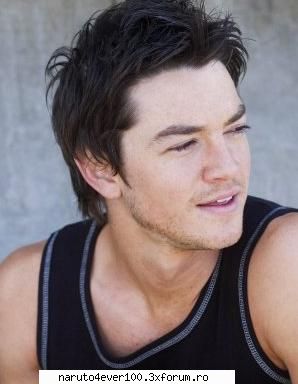 Craig Horner- Ash - Ash (doar �n sezonul 2) este iubitul Emmei. Ei - H2O Just Add Water